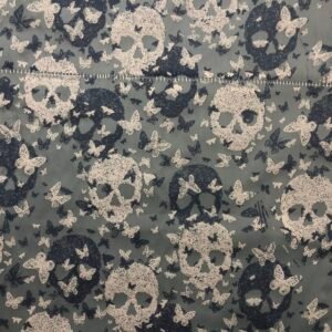 Doc imprimat cu fluturi și cranii