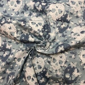 Doc imprimat cu fluturi și cranii