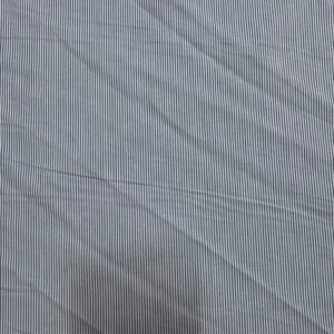 Pânză subțire albă cu dungi albastre